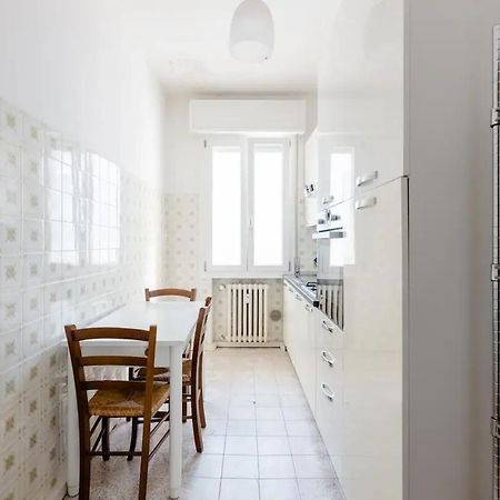 Apartamento Spaziosa Matrimoniale Nel Centro Di Módena Exterior foto
