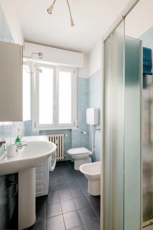 Apartamento Spaziosa Matrimoniale Nel Centro Di Módena Exterior foto