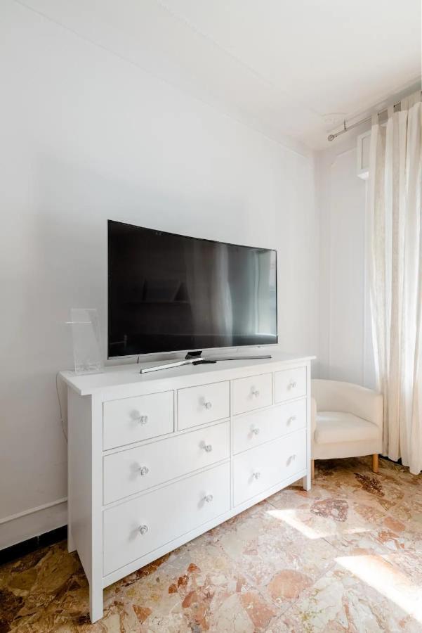 Apartamento Spaziosa Matrimoniale Nel Centro Di Módena Exterior foto